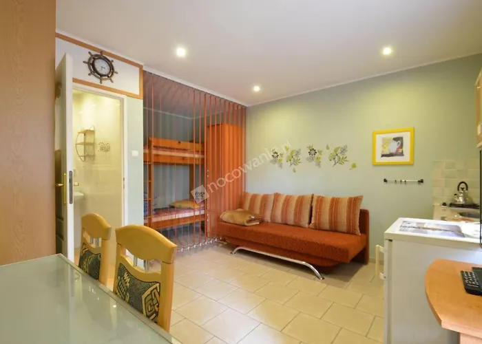 Zacisze,klonowa 17 *