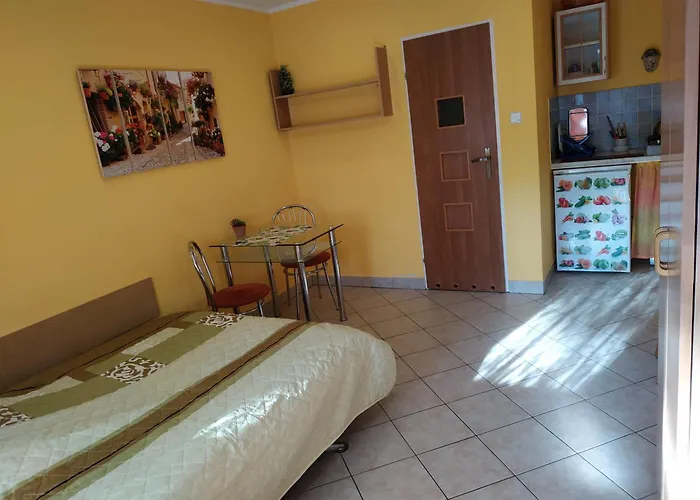 Zacisze,klonowa 17 *