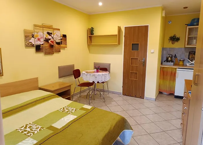 Zacisze,klonowa 17 *